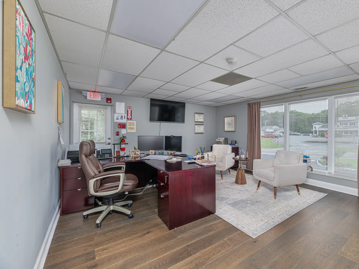 Avatar_Recovery_Center_Office_Room_With_Office_Chairs_Table_1200x900 Avatar_Recovery_Center_Facility_Office_Room_With_Office_Chairs_Table